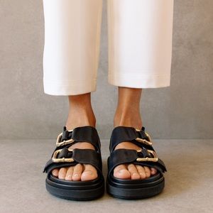 Alohas Harper sustainable leather black sandals. Chunky! Size 40/9.5 Almost new!